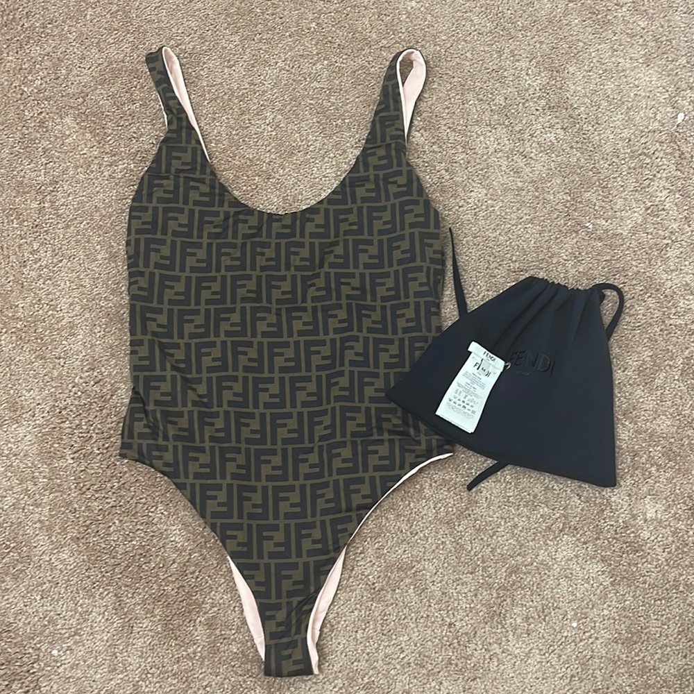 AUTHENTIC Fendi reversible swimsuit. Signature brown/Pink FF motif Sz 44